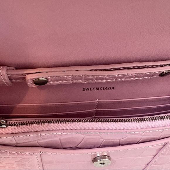 BALENCIAGA - Hourglass Leather Wallet On Chain - Picture 7 of 8